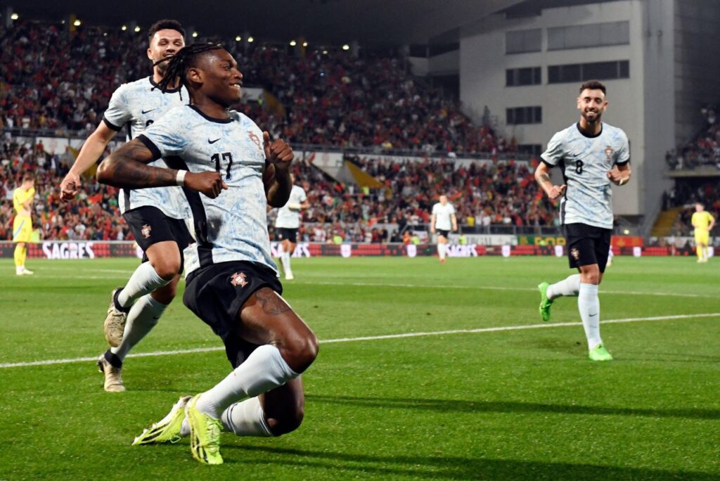 Rafael Leão fez o primeiro na vitória de Portugal sobre a Suécia (Foto: Miguel Riopa/AFP)