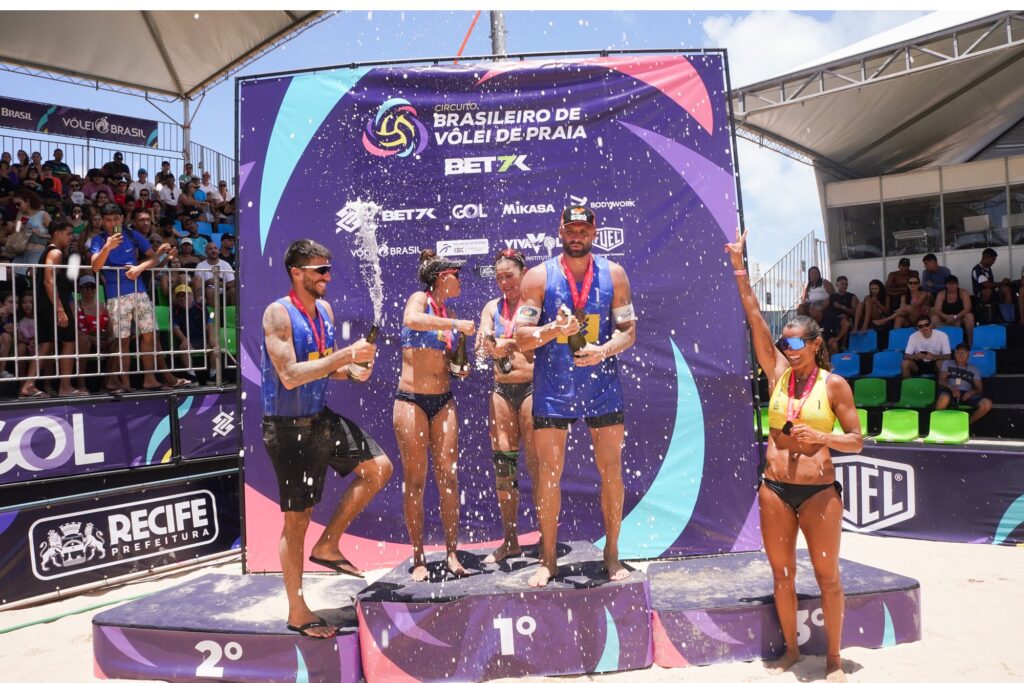 Duplas Márcio Gaudie e Pedro e Larissa e Neide - Circuito Brasileiro de Vôlei de Praia
