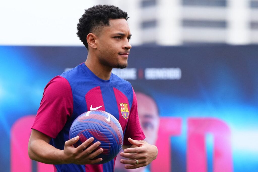 Vitor Roque chegou ao Barcelona em janeiro deste ano (Foto: Pau Barrena/AFP)