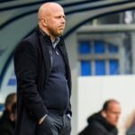 Treinador Arne Slot, alvo do Liverpool, em jogo do Feyenoord em 2024
