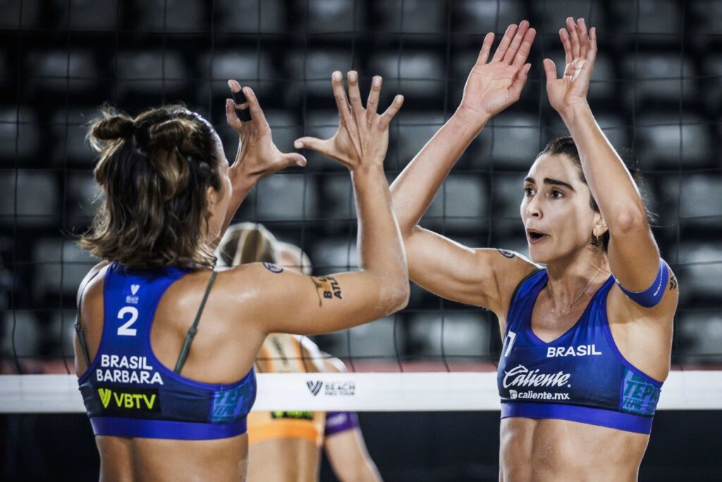 Bárbara Seixas e Carol Solberg em jogo do Elite16 de Tepic do Circuito Mundial de Vôlei de Praia
