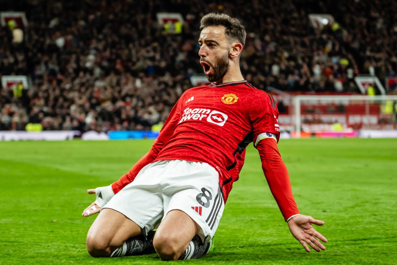 Meia Bruno Fernandes comemora gol em jogo do Manchester United na Premier League 2023/24