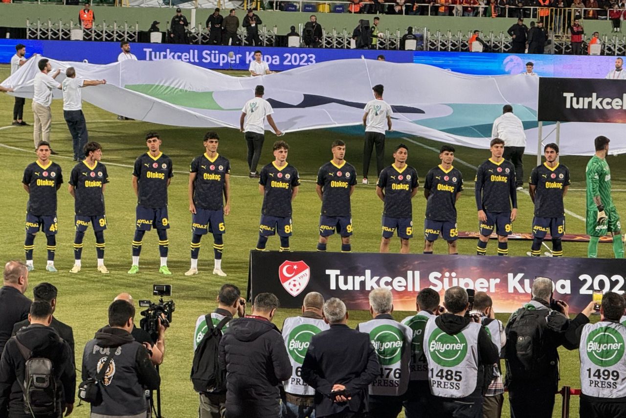 Time Sub-19 do Fenerbahçe foi escalado para o jogo
