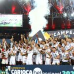 Jogadores do Flamengo comemoram título