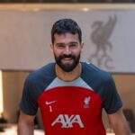 Alisson retorna aos treinos do Liverpool