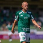 Novo meia do Goiás atuando pelo Guarani