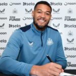 Joelinton assina novo contrato com o Newcastle