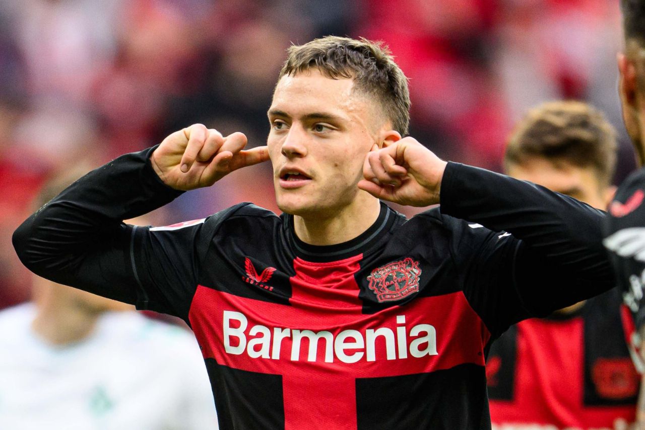 Wirtz comemora gol pelo Leverkusen
