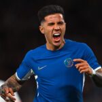 Enzo Fernández em campo pelo Chelsea