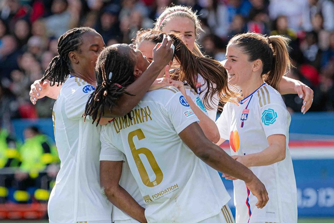 Jogadoras do Lyon comemoram vaga na final