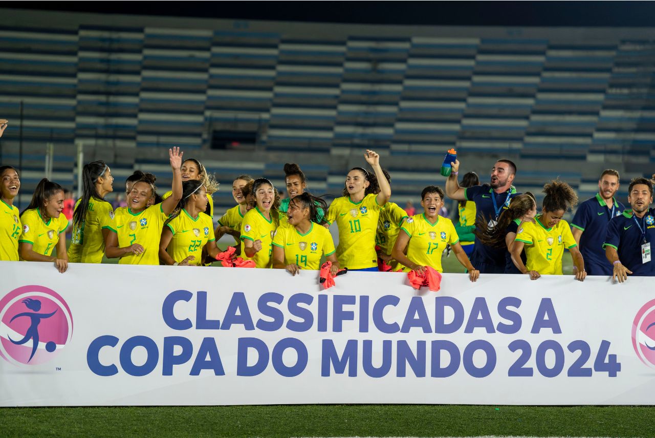 Jogadoras do Brasil comemoram classificação