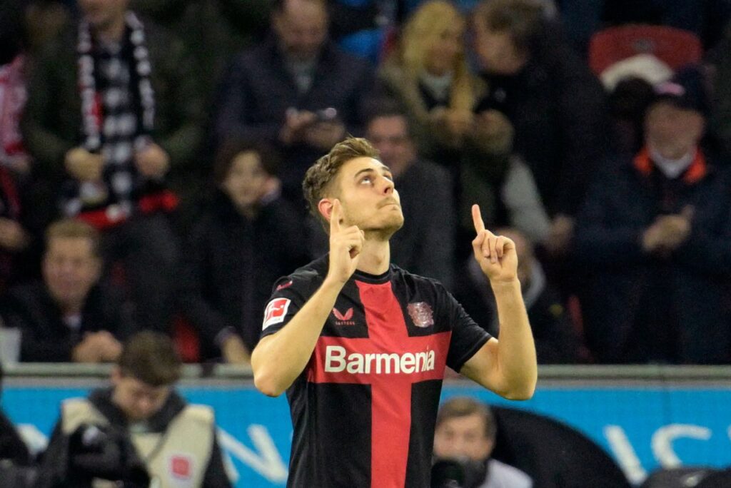 Stanisic, lateral do Leverkusen