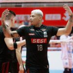 Oposto Darlan Souza em jogo do Sesi Bauru na Superliga 2023/24