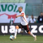 Meia Giorgian de Arrascaeta em jogo do Flamengo contra o Palmeiras no Brasileirão 2024