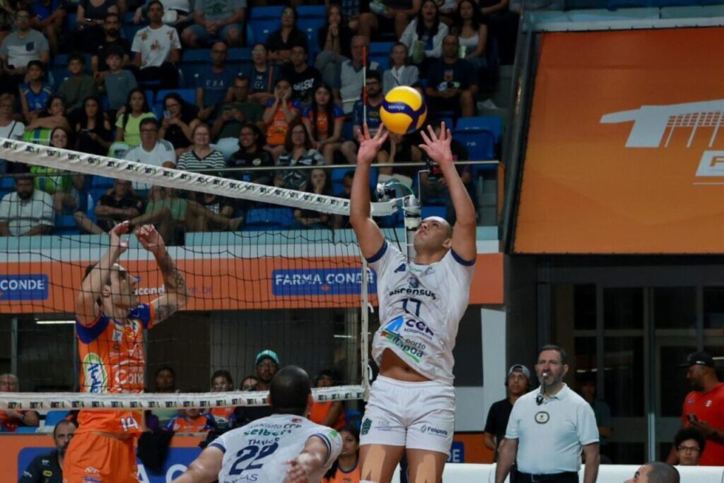 Lance do jogo Joinville Vôlei x Farma Conde São José na Superliga Masculina