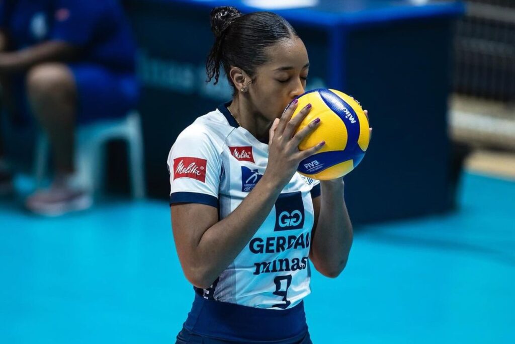 Oposta Kisy Nascimento em jogo do Minas Tênis Clube na Superliga 2023/24