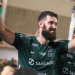 Jogadores do Saneago Goiás comemoram acesso na Superliga B de Vôlei 2024