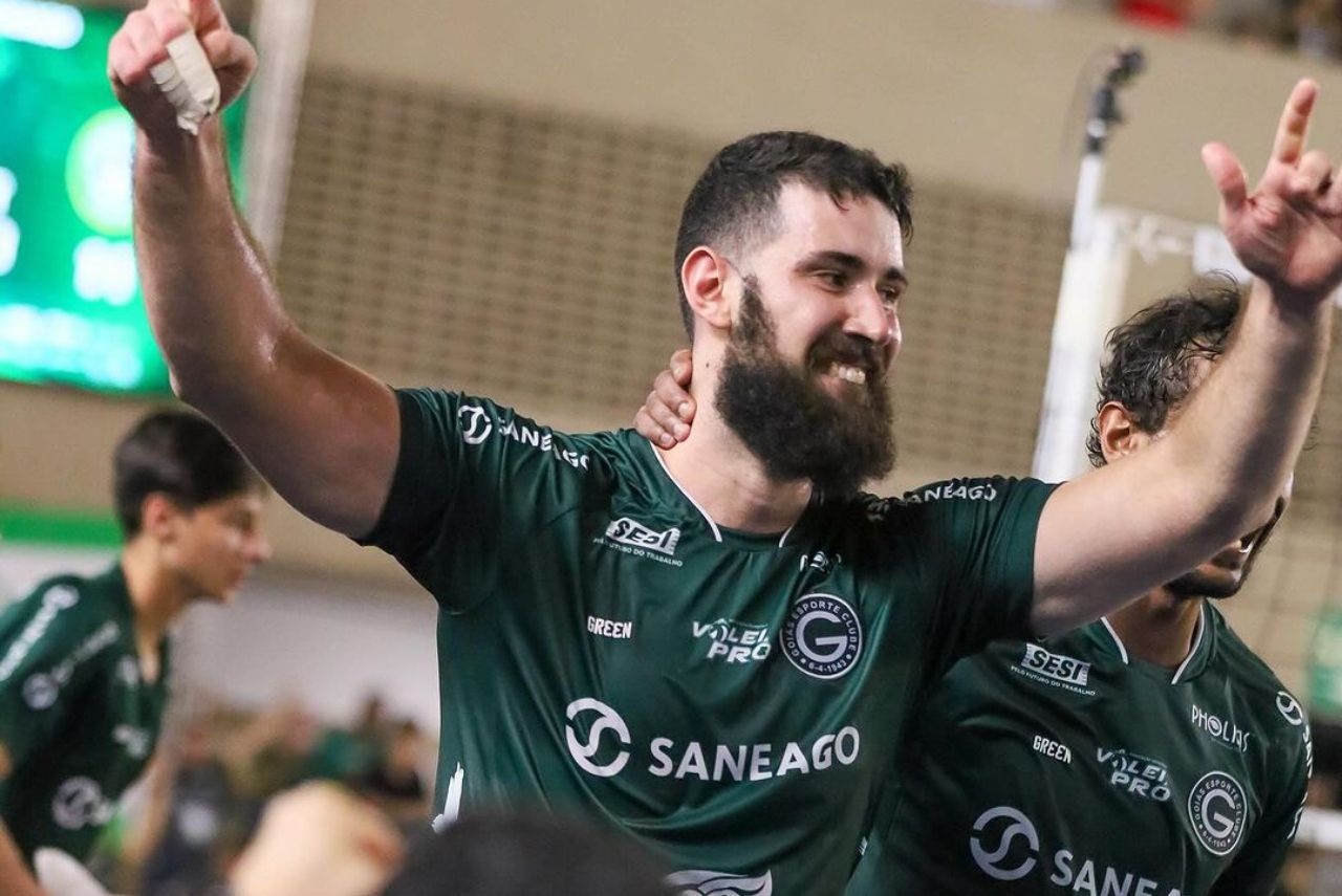 Jogadores do Saneago Goiás comemoram acesso na Superliga B de Vôlei 2024