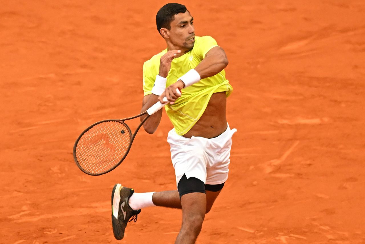 Roland Garros: Tenista Thiago Monteiro em jogo do Masters 1000 de Madrid