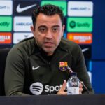 Treinador Xavi Hernández em entrevista coletiva no Barcelona