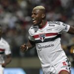 Arboleda, zagueiro do São Paulo, renovou até 2027 (Foto: Rubens Chiri/SPFC)