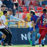 Confusão ocorreu nos acréscimos da partida entre Chaves e Estoril (Foto: Reprodução)