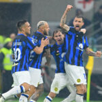 Jogadores da Inter de Milão comemoram gol sobre o Milan