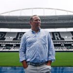 John Textor terá que cumprir 17 dias de suspensão (Foto: Vítor Silva/BFR)