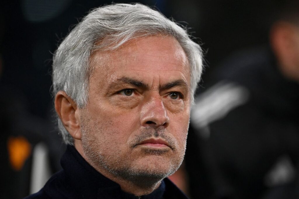 Torcedores do São Paulo encheram de comentários as redes sociais de Mourinho (Foto: Isabella Bonotto/AFP)