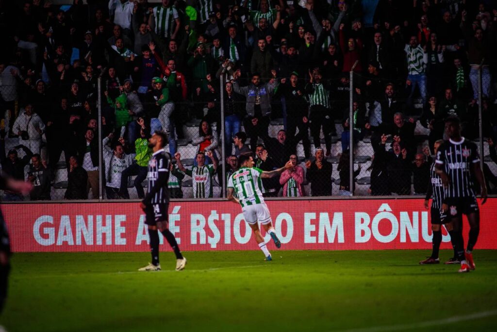 Jean Carlos celebrando o primeiro gol do Juventude no jogo. Foto: Fernando Alves/ECJ