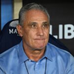 Tite levou cuspida durante o jogo contra o Palmeiras no Allianz Parque. Foto: MAURO PIMENTELAFP