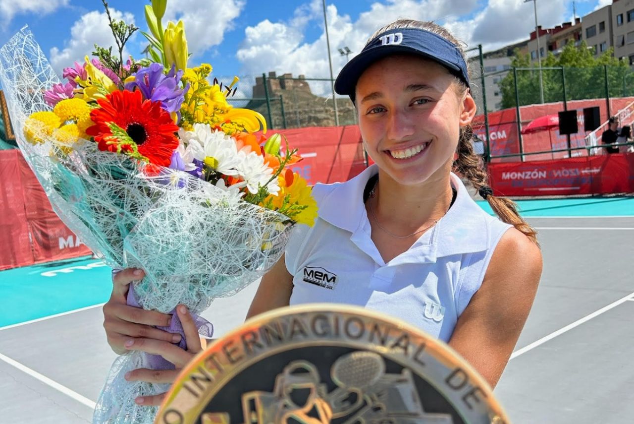 Laura Pigossi: Tenista Ana Candiotto em jogo do W35 de Monzon m 2024