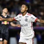 Atacante Bruno Henrique comemora gol no jogo Red Bull Bragantino x Flamengo