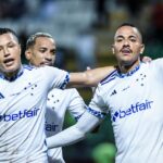 Jogadores do Cruzeiro comemoram gol