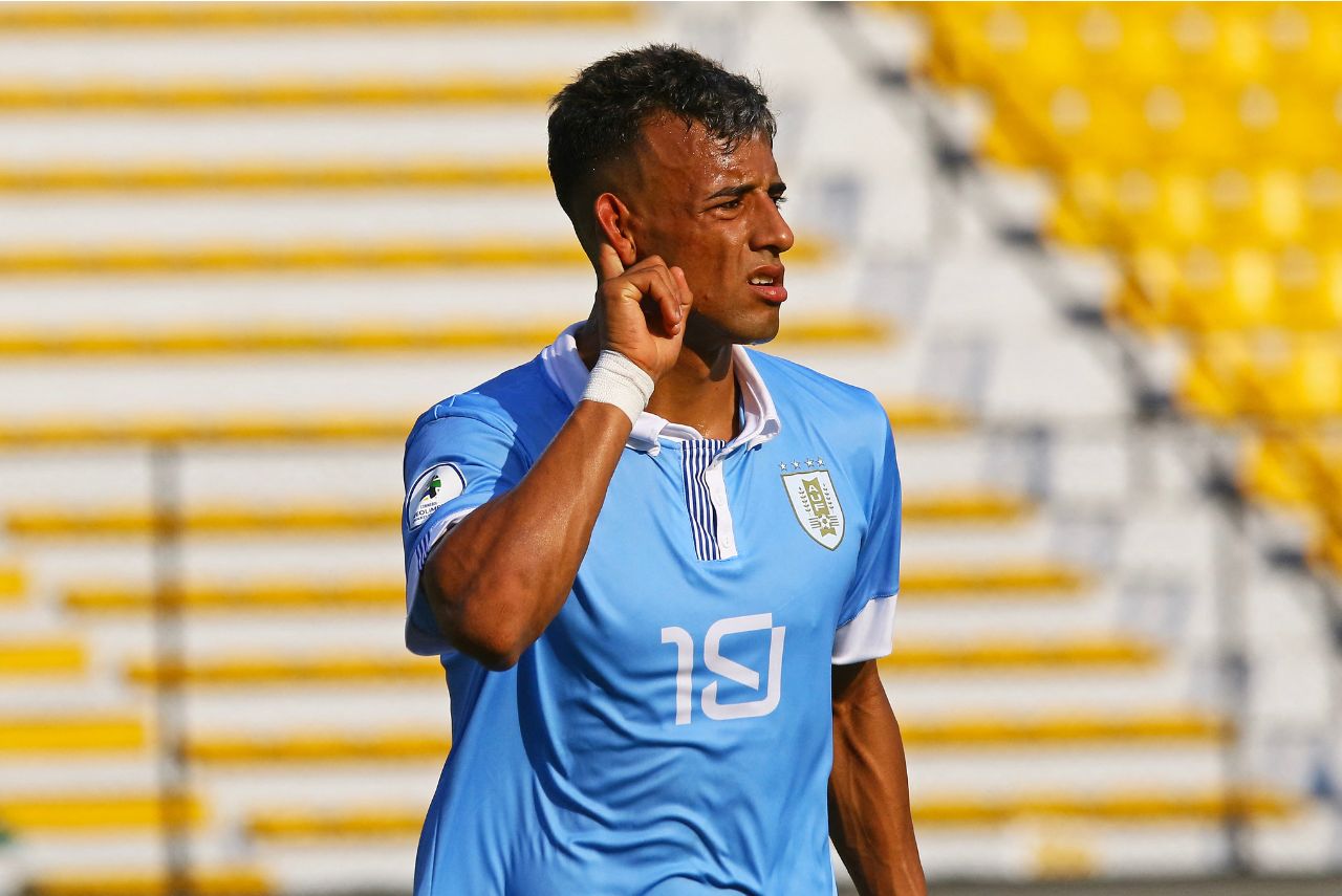 Alvo do Palmeiras em campo pela seleção olímpica do Uruguai