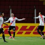 Bolivianos comemoram gol contra o Fortaleza