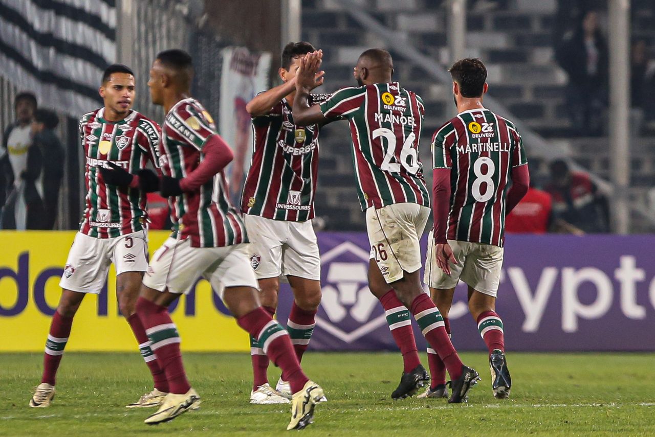 Jogadores do Fluminense comemoram gol