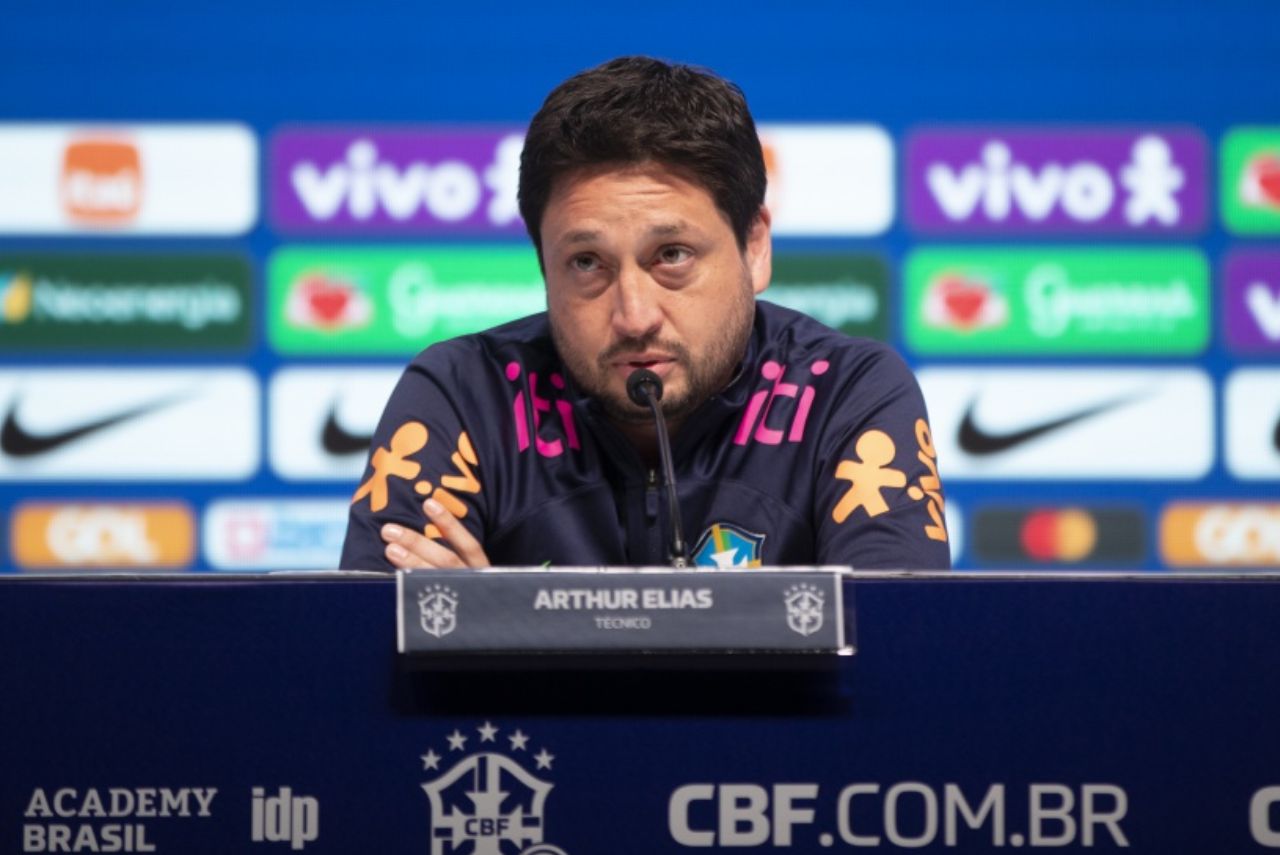 Técnico Arthur Elias convocou a Seleção Brasileira Feminina
