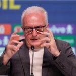 Dorival Júnior explicou ausência de Richarlison