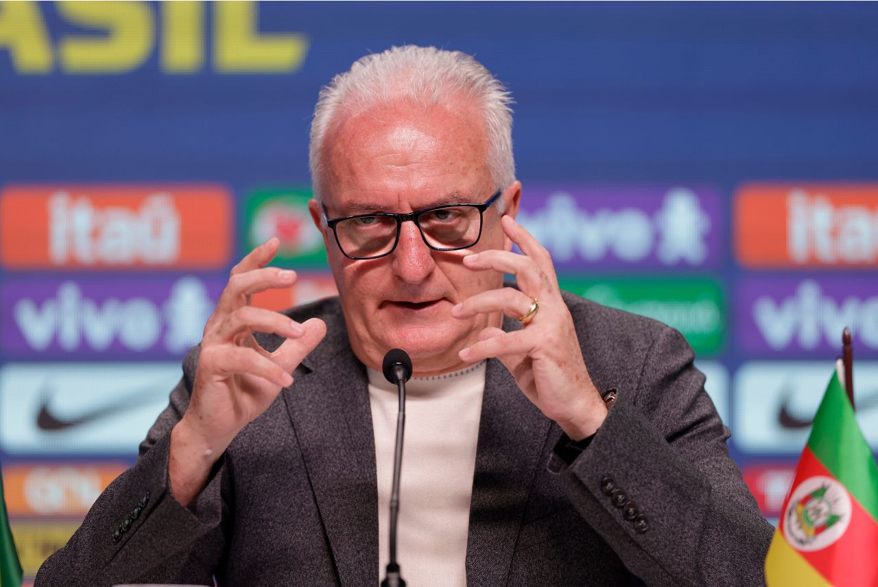 Dorival Júnior explicou ausência de Richarlison