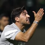 Técnico do Palmeiras durante derrota