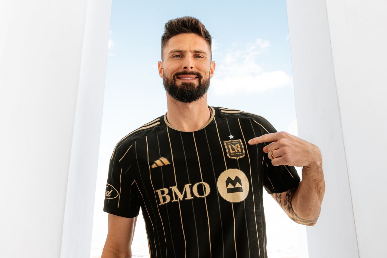 Giroud com a camisa do LAFC