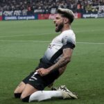 Yuri Alberto comemora gol pelo Corinthians