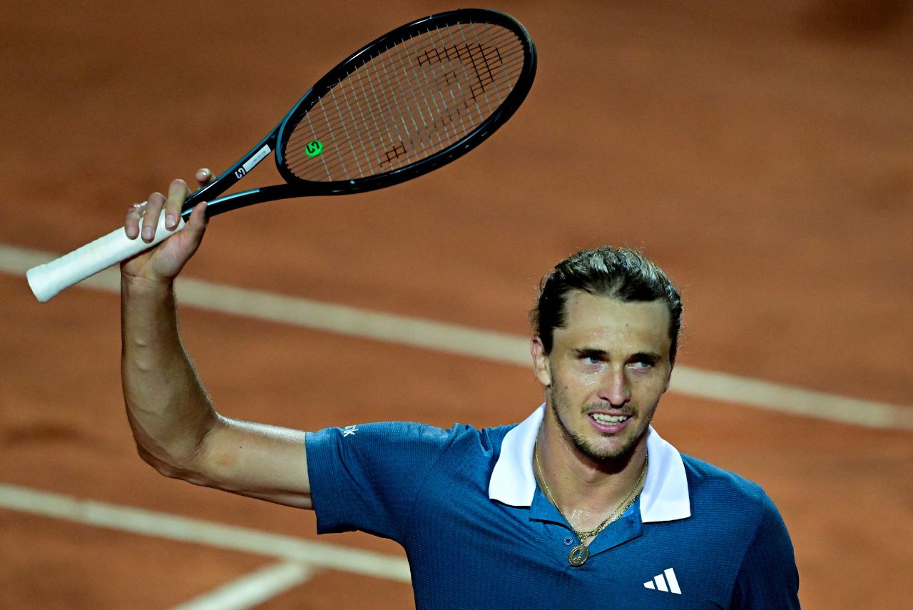 Zverev comemora vitória e vaga na semifinal