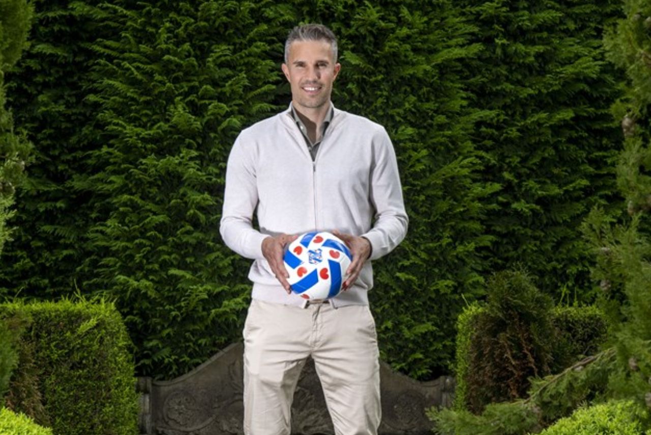 Van Persie treinará clube da primeira divisão holandesa