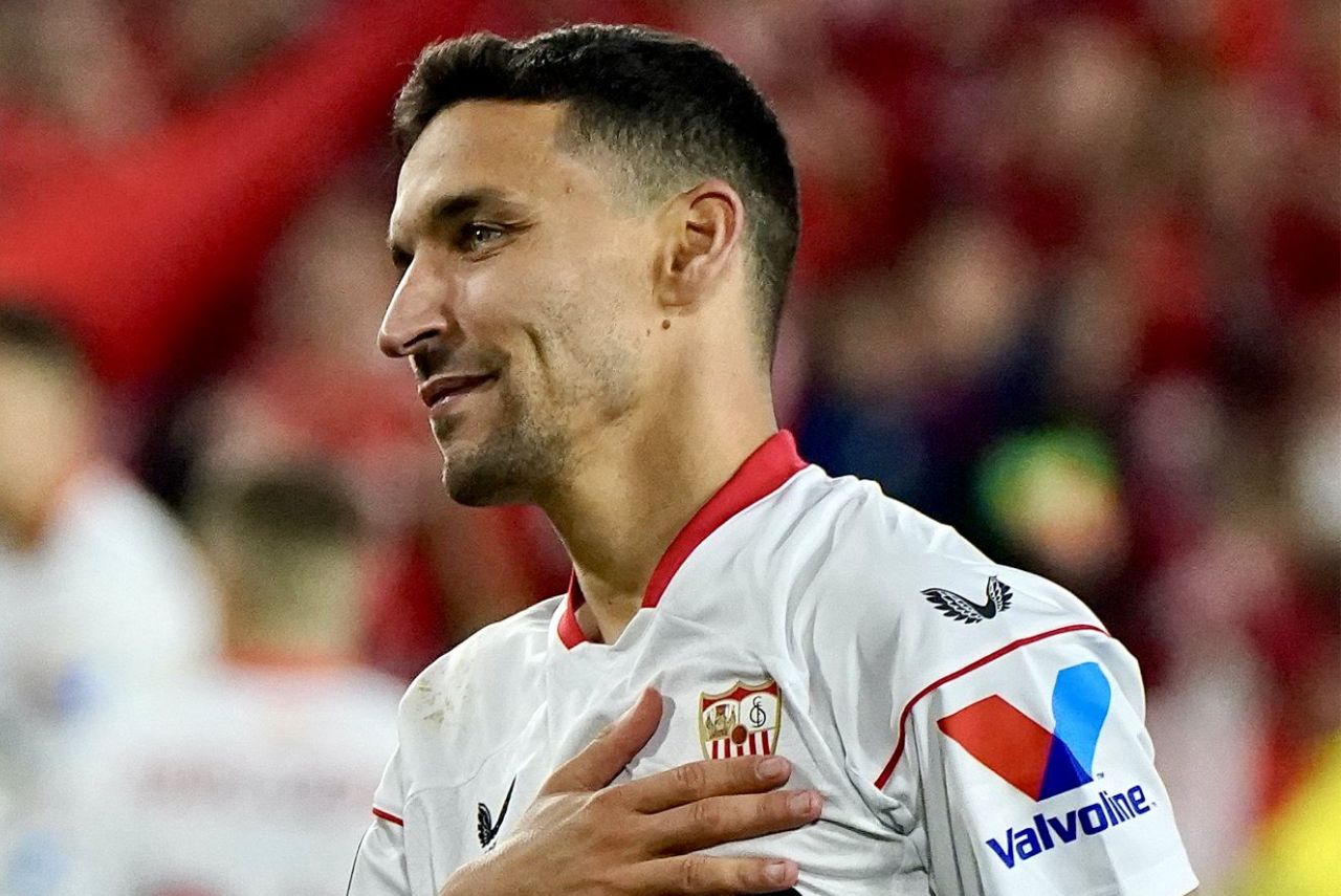 Jesús Navas seguirá no Sevilla