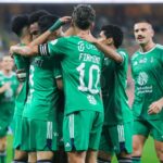 Jogadores do Al-Ahli comemoram vitória