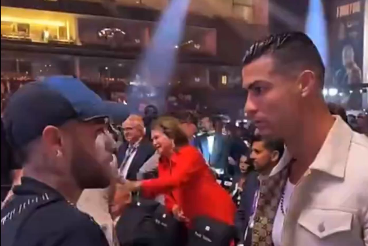 Neymar e Cristiano Ronaldo antes da luta