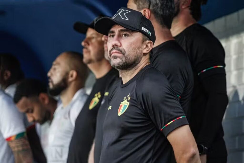 Luizinho Lopes deixou o comando do Brusque