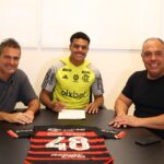Igor Jesus renovou com o Flamengo